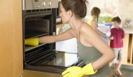 Узнай как почистить духовку правильно!